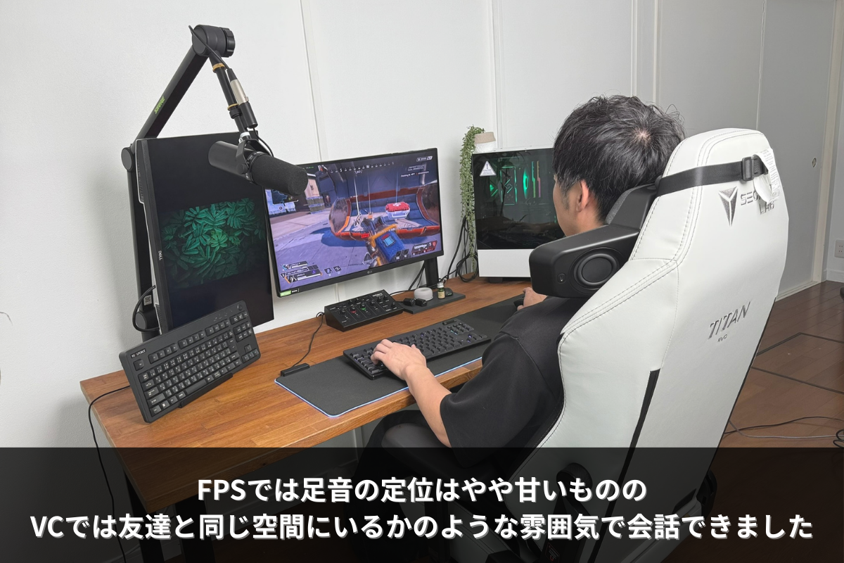 Razer Clioを装着してFPSゲームをプレイしている様子