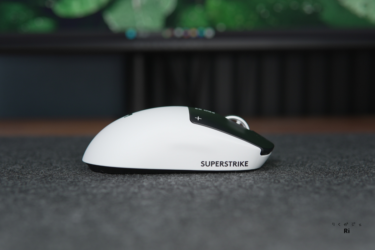 G PRO X2 SUPERSTRIKEの右側面