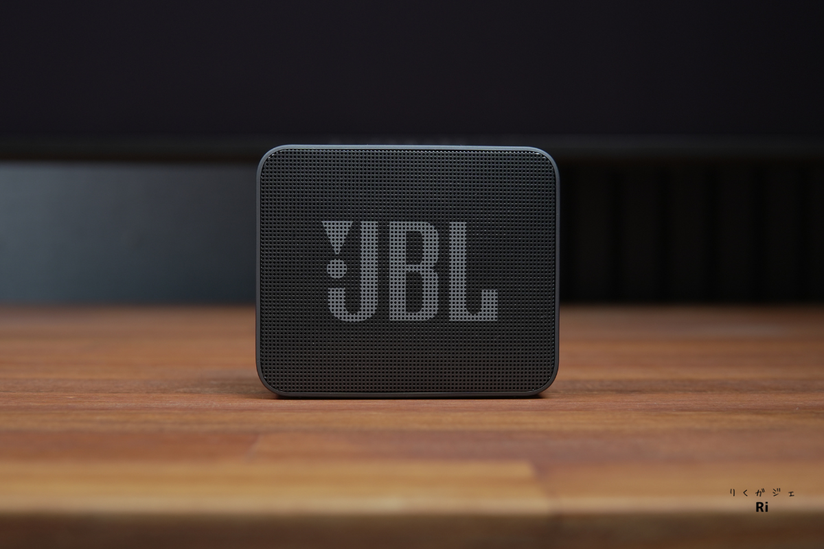 自立するJBL Go Essential 2