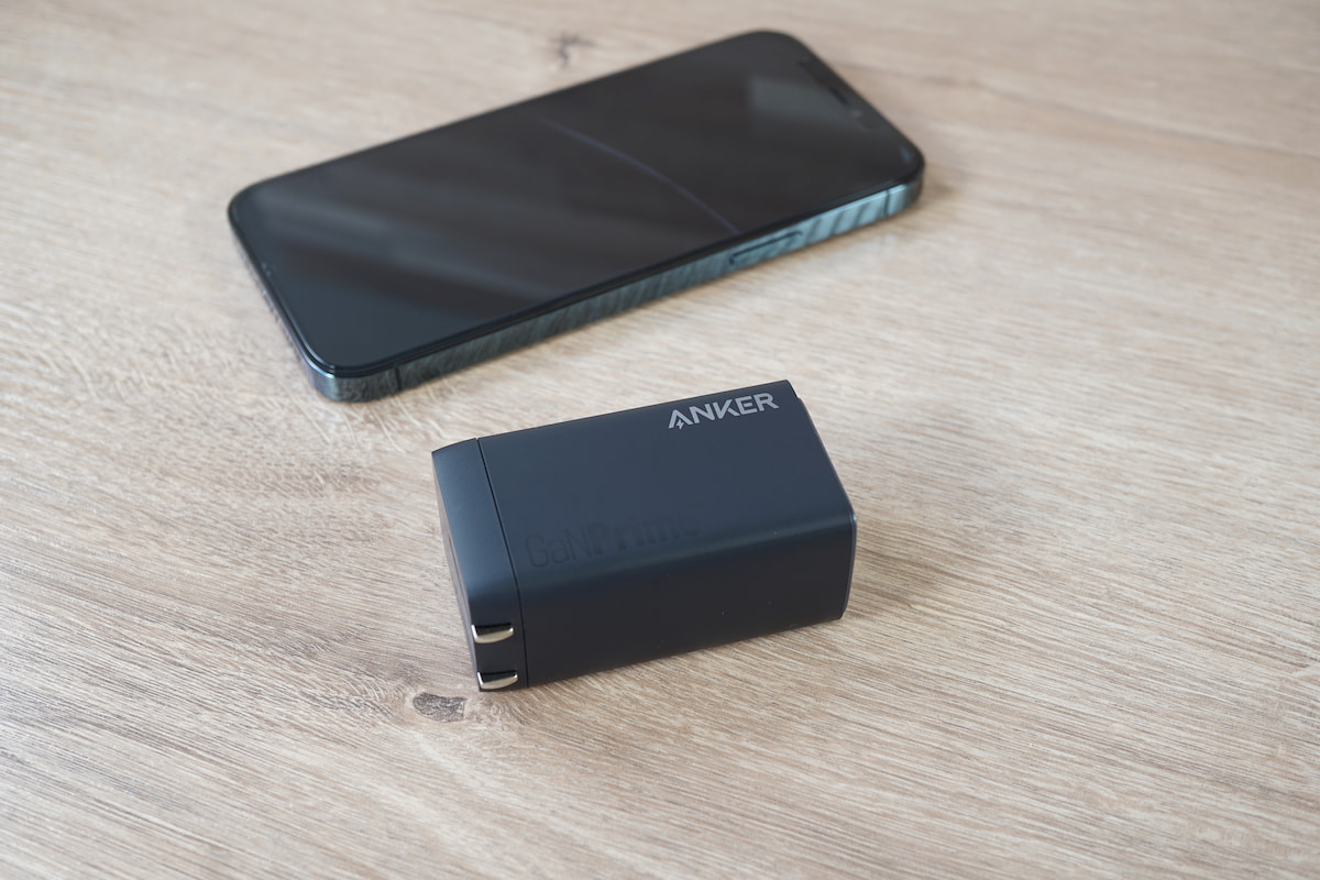 Anker 735 Charger (GaNPrime 65W)とiPhone12