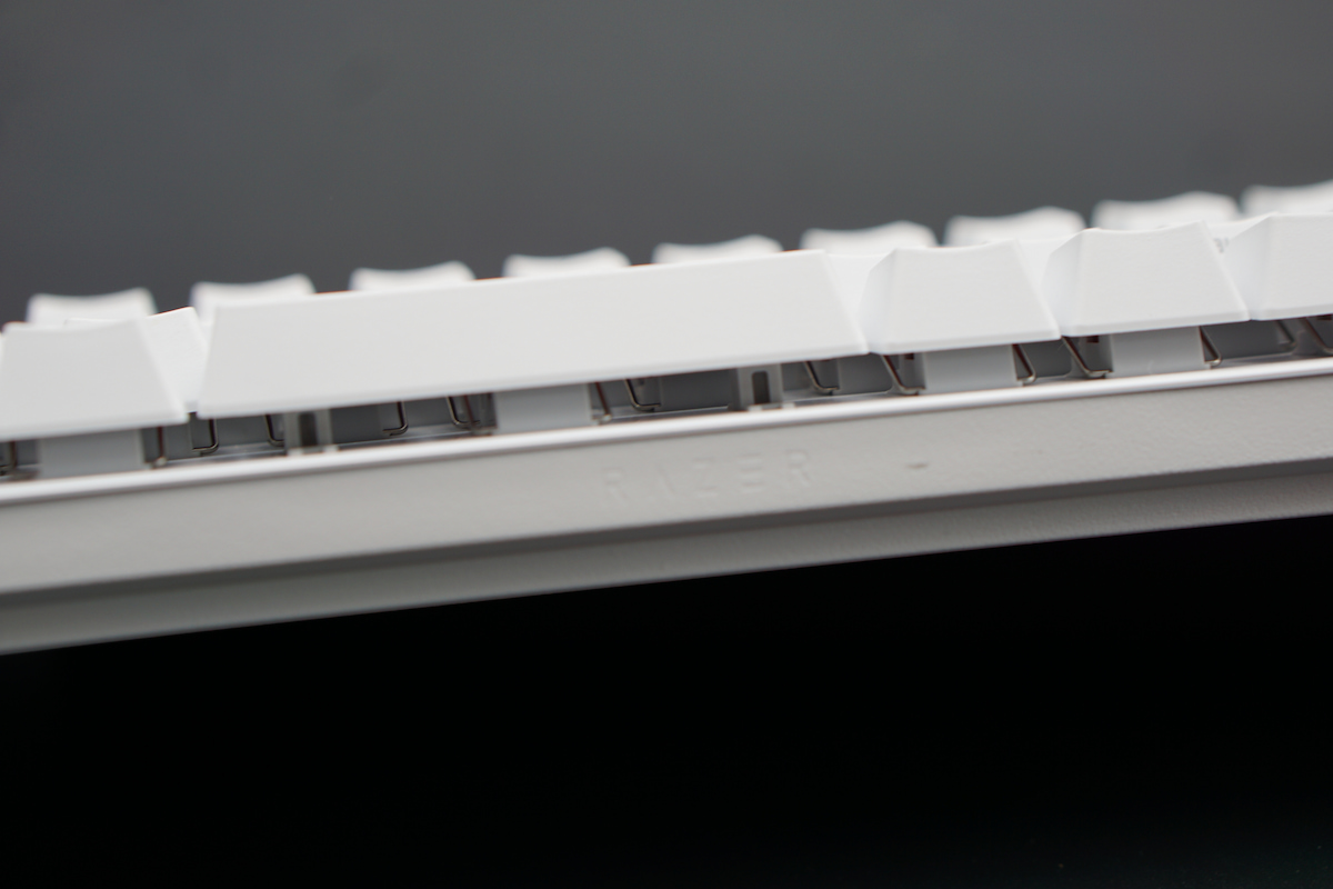 Huntsman MiniのRazerロゴ部分