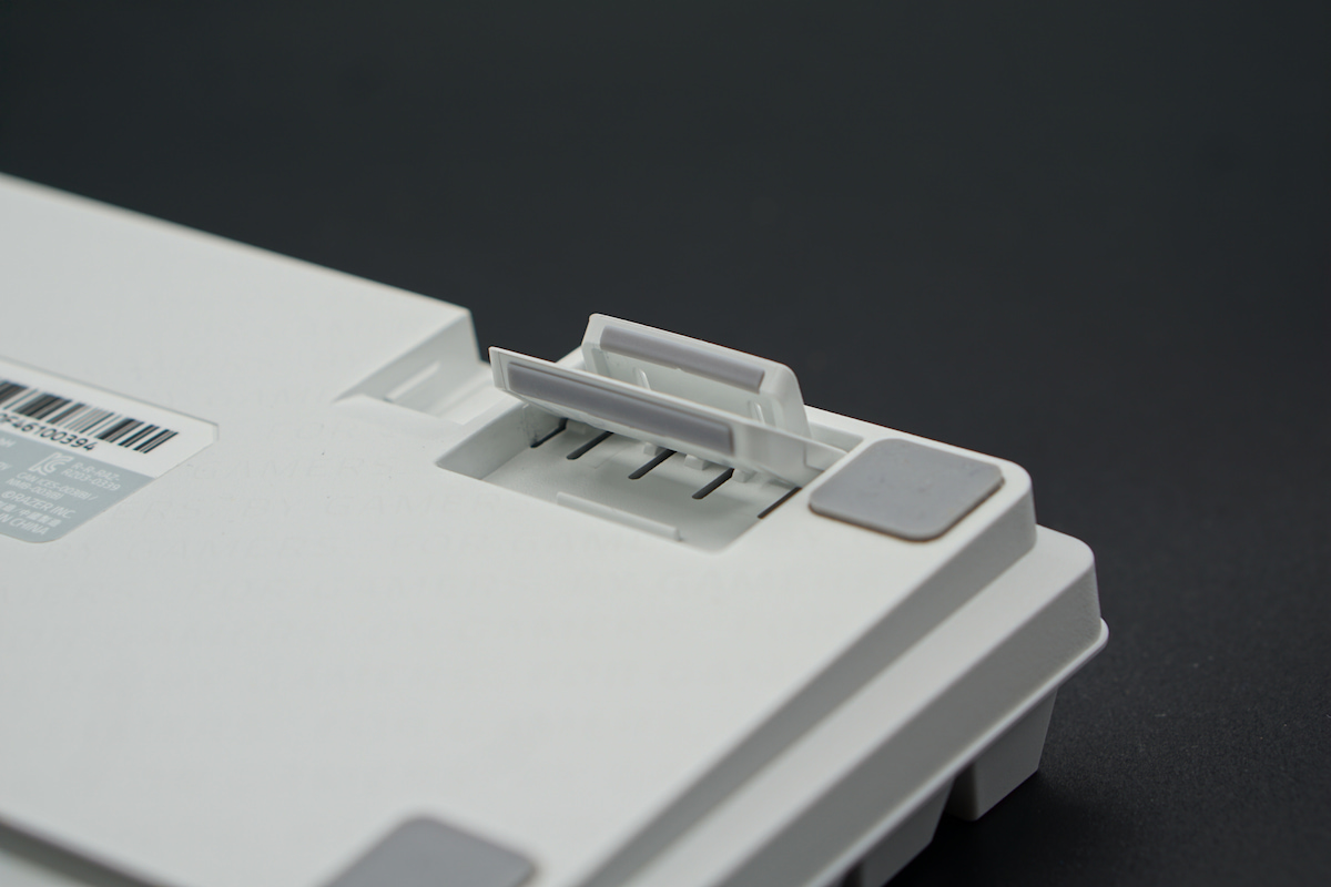 Razer Huntsman Miniの底面スタンド