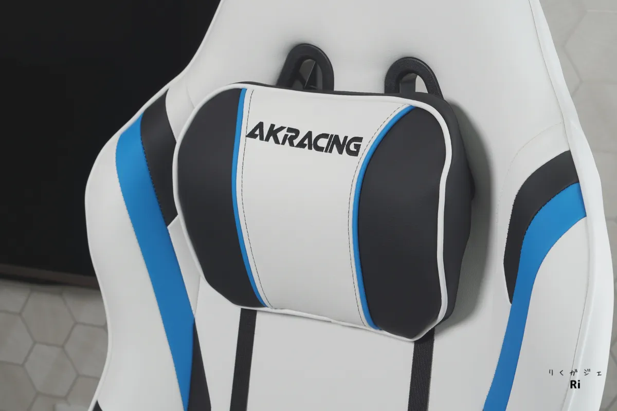 AKRacing Eclairの大判ヘッドレスト|従来モデルよりもやわらかく首まわりを包み込むように支える設計