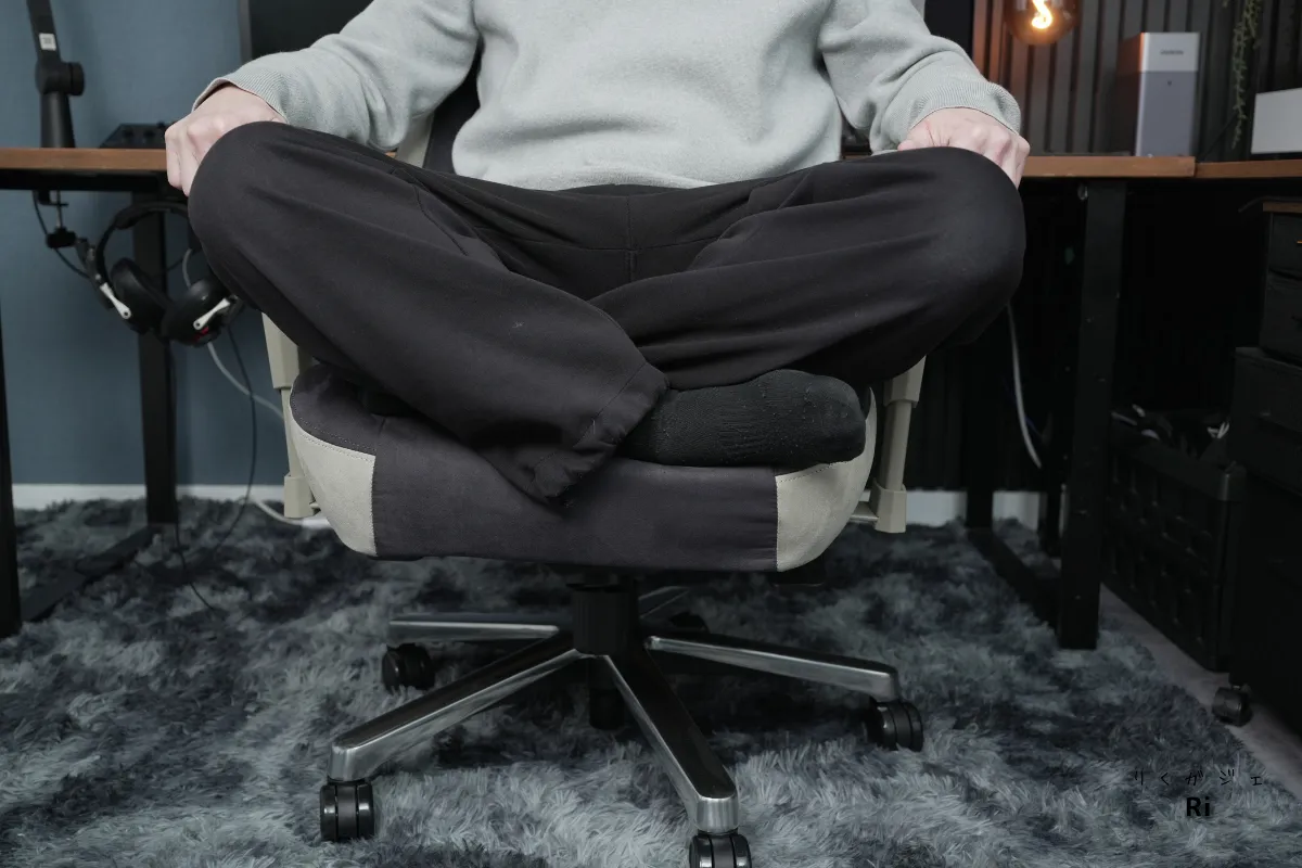 あぐら姿勢でも座りやすい座面形状の使用例