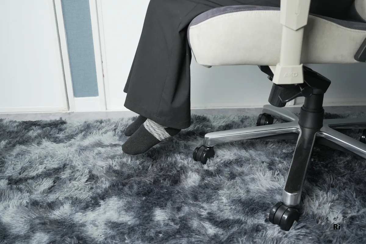 身長153cmで座面を最も高くした足つきイメージ