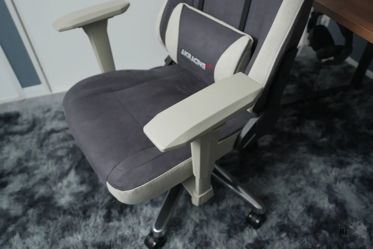 高さ調整のみ対応のシンプルなアームレスト仕様