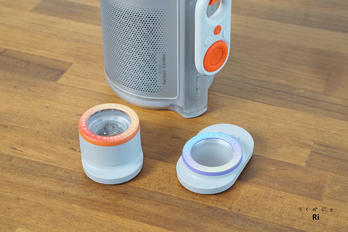 Aladdin Poca Laserと専用アタッチメント「Aladdin Lens A」「Aladdin Lens B」。レンズを交換することで、星空投影や入眠サポートなど用途に合わせた映像演出が可能。
