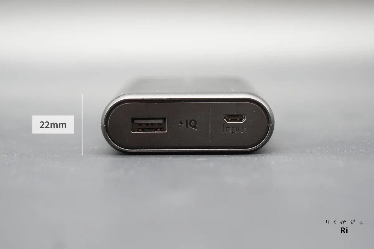 Anker PowerCore 10000のサイズ写真 2