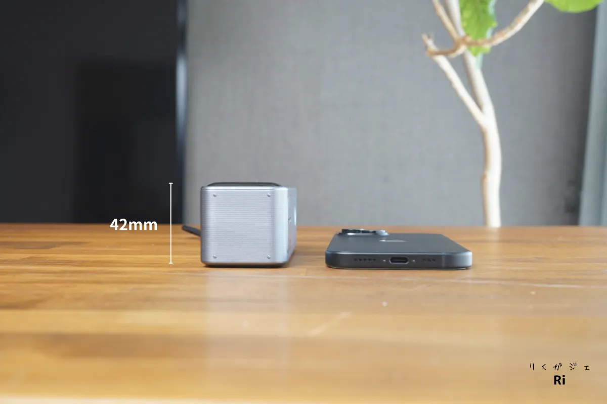 Anker Prime Power Bank (9600mAh, 65W, Fusion)の高さ写真