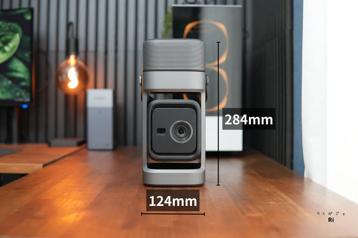 Nebula P1のサイズは、
高さ約284mm・幅約124mm。