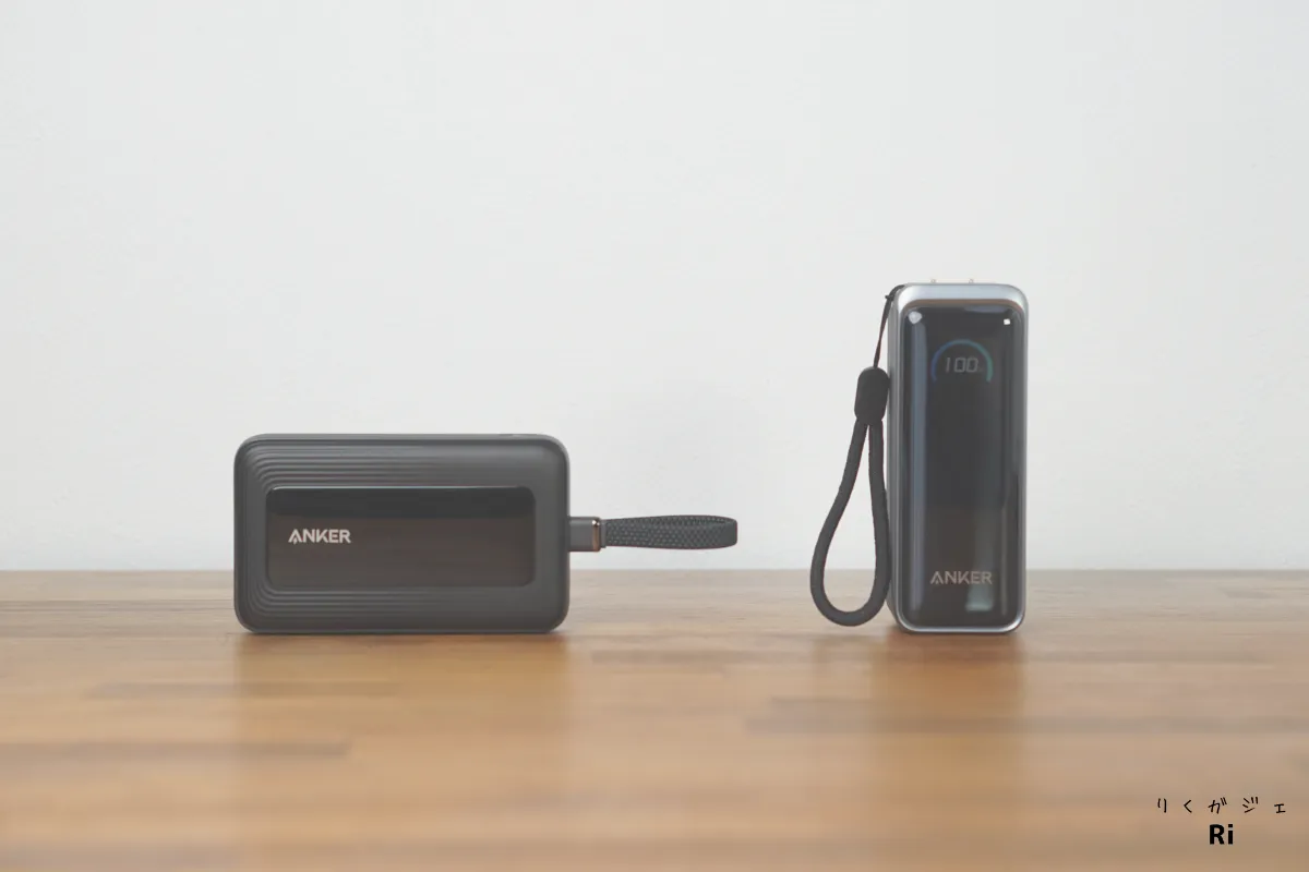 Anker Power Bank（10000mAh, 30W）とAnker Prime Power Bank（9600mAh, 65W）を並べて比較した画像。Primeモデルはコンセント一体型でMacBook Proも充電可能。