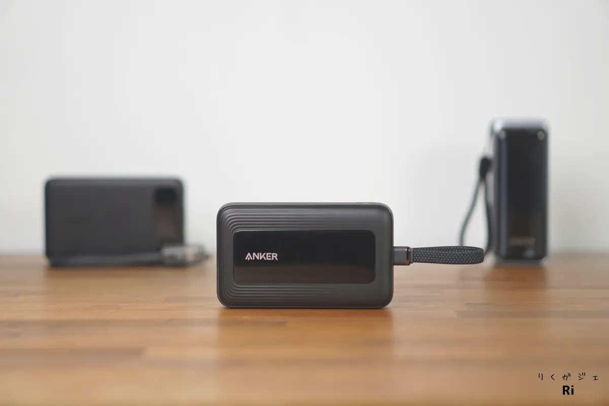 Zolo Power Bank（10000mAh, 30W, USB-C内蔵）を中央に配置し、Ankerの他2機種（22.5Wモデル・Prime 65Wモデル）と並べた比較イメージ。
