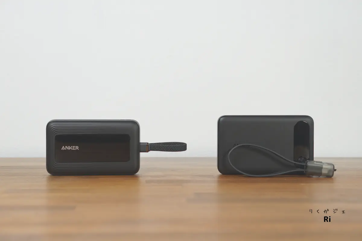Anker Power Bank（10000mAh, 22.5W）とZolo Power Bank（10000mAh, 30W, USB-C内蔵）を並べて比較した画像。22.5Wモデルが最も薄型。