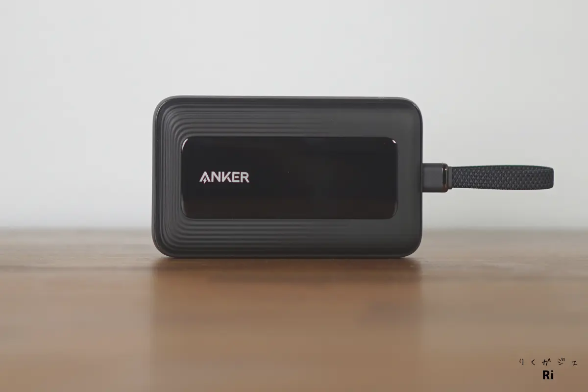 Anker Zolo Power Bank本体（10000mAh・30W出力・USB-C内蔵ケーブル）を正面から撮影した画像