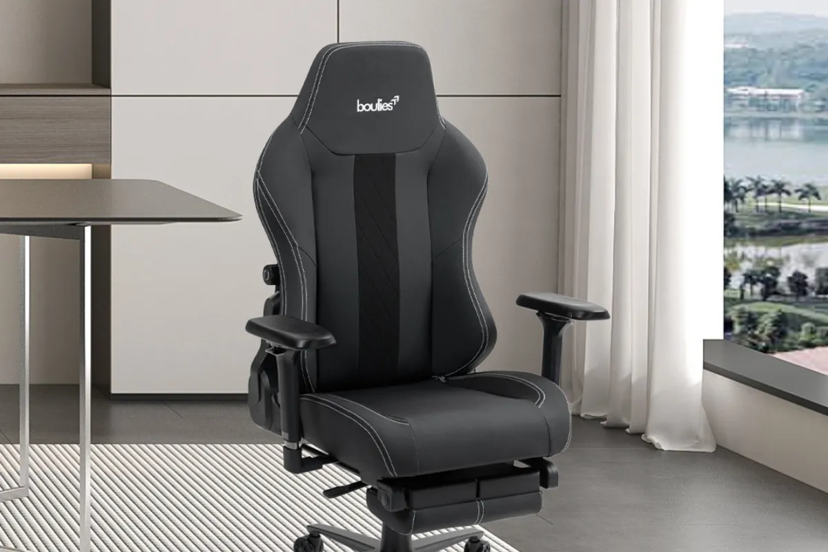 Boulies Master RexのUltraflex PUレザーモデル。ブラックの高級感あるゲーミングチェア