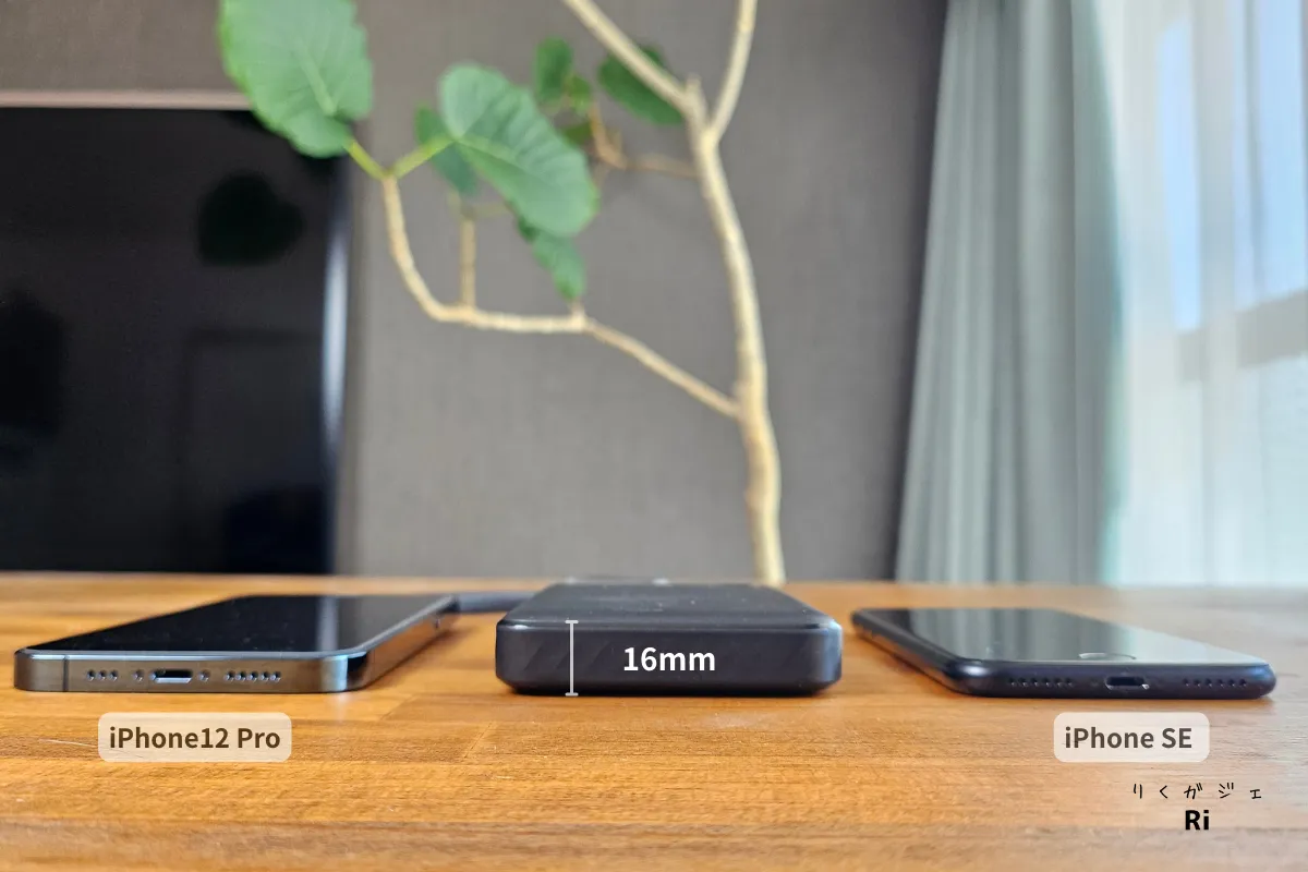 Anker Power Bank (10000mAh, 22.5W)の薄さ写真
