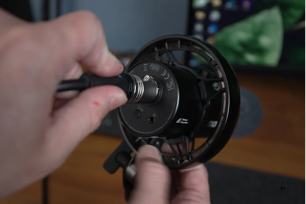 MAONO PD200WにXLRケーブルを接続