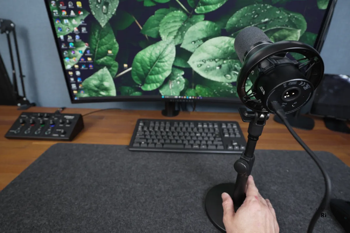 デスクでMAONO PD200WをUSB接続して使用