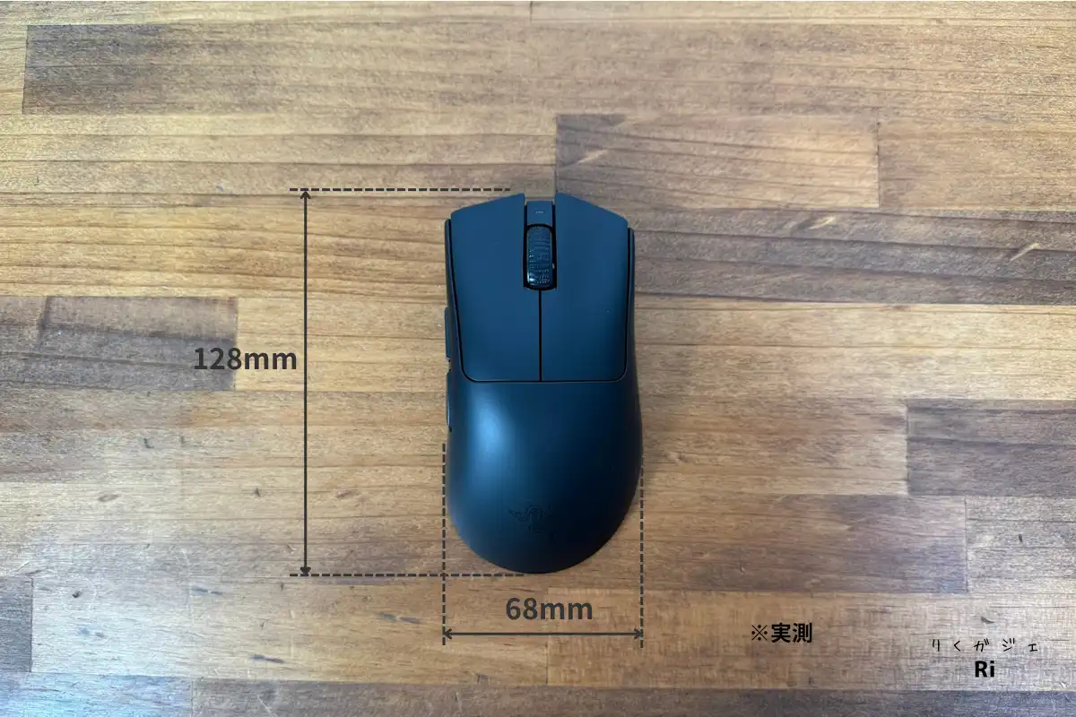 Razer DeathAdder V4 Proのサイズを示した写真。縦128ミリ、横68ミリ