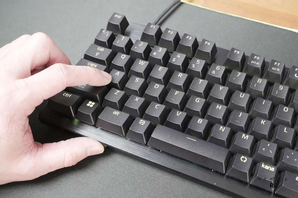 Razer Huntsman V3 Pro TKL 8KHzのキーキャップ。ダブルショットPBT製で指紋が目立ちにくい