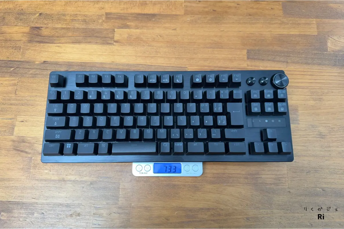 Razer Huntsman V3 Pro TKL 8KHzの重量測定。実測約733gのテンキーレスキーボード