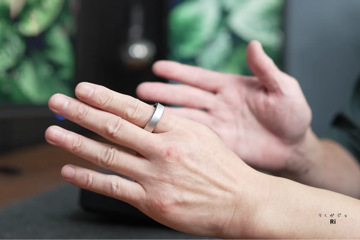 RingConn Gen 3を人差し指に装着した様子