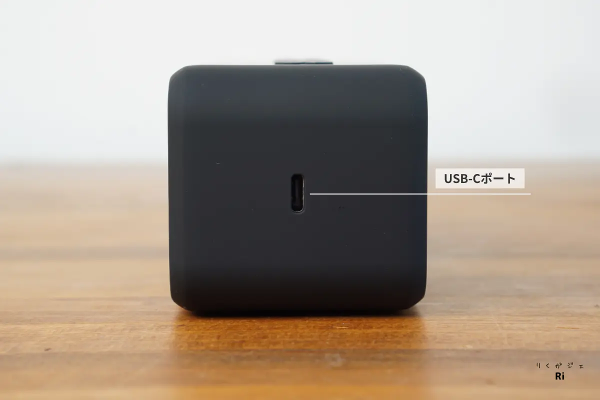 Anker Soundcore 3の背面端子部。USB-Cポートのみを搭載し、防水仕様でシンプルな構造。