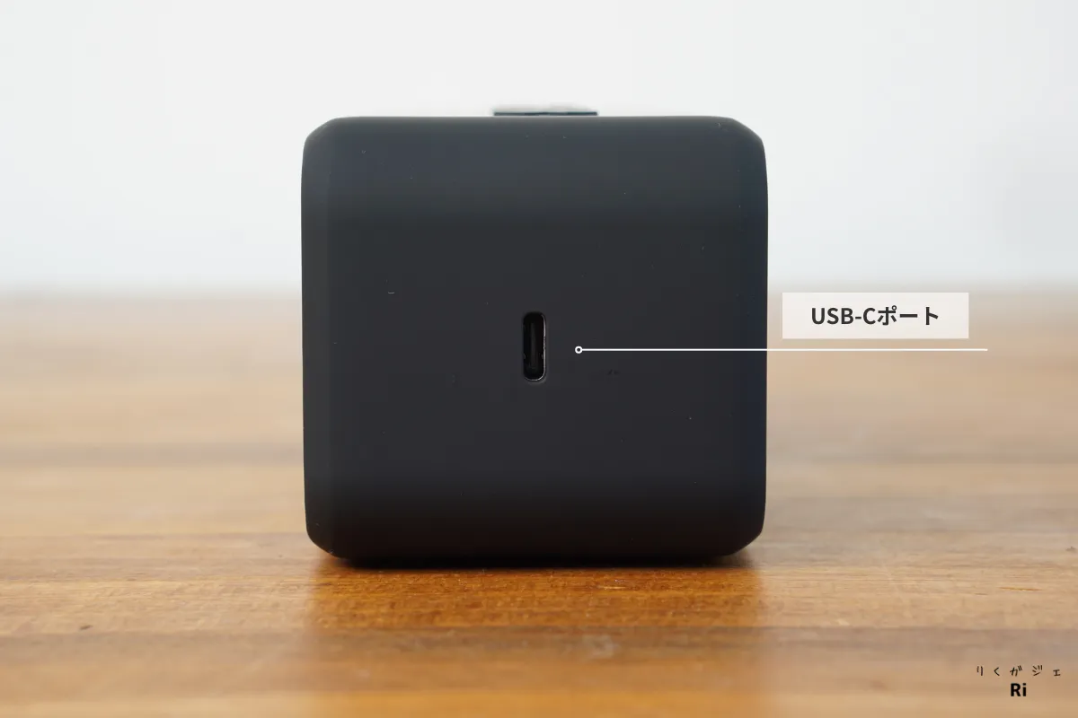 Soundcore 3の側面にあるUSB-Cポートの拡大画像。AUX端子は非搭載。