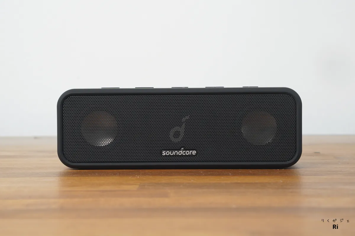 Soundcore 3の実機画像。シンプルで落ち着いたデザインのBluetoothスピーカー